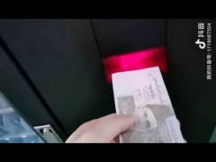 ক্যাশলেস পেমেন্ট সিস্টেমের সাথে 24 ঘন্টা কনভেয়ার ভেন্ডিং মেশিন পরিচালিত হয়