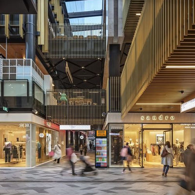 ন্যূনতম হার্ডওয়্যার স্মার্ট ফ্রিজ ভেন্ডিং মেশিন ডাবল গ্লাস দরজা এবং উন্নত সেন্সর প্রযুক্তি