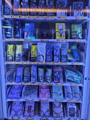 বিক্রয় বাড়ানোর জন্য 32 ইঞ্চি টাচ স্ক্রিন স্বচ্ছ লকার ভেন্ডিং মেশিন, মাল্টি-বাই ডিসকাউন্ট এবং আপসেল সুপারিশ